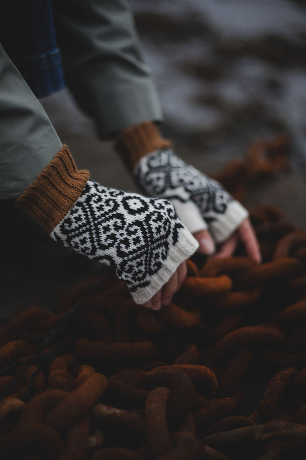 Baltic Heritage Fingerless Gloves – Almond/Black