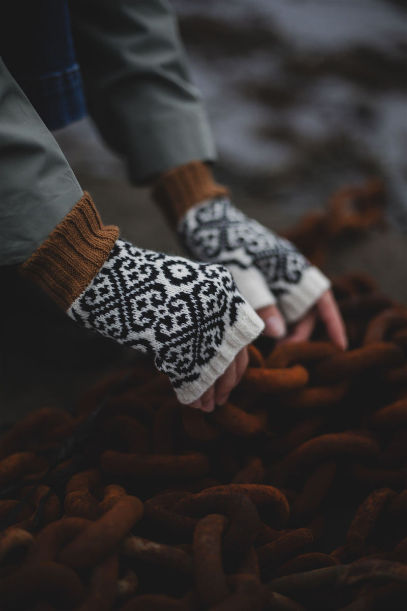 Baltic Heritage Fingerless Gloves – Almond/Black