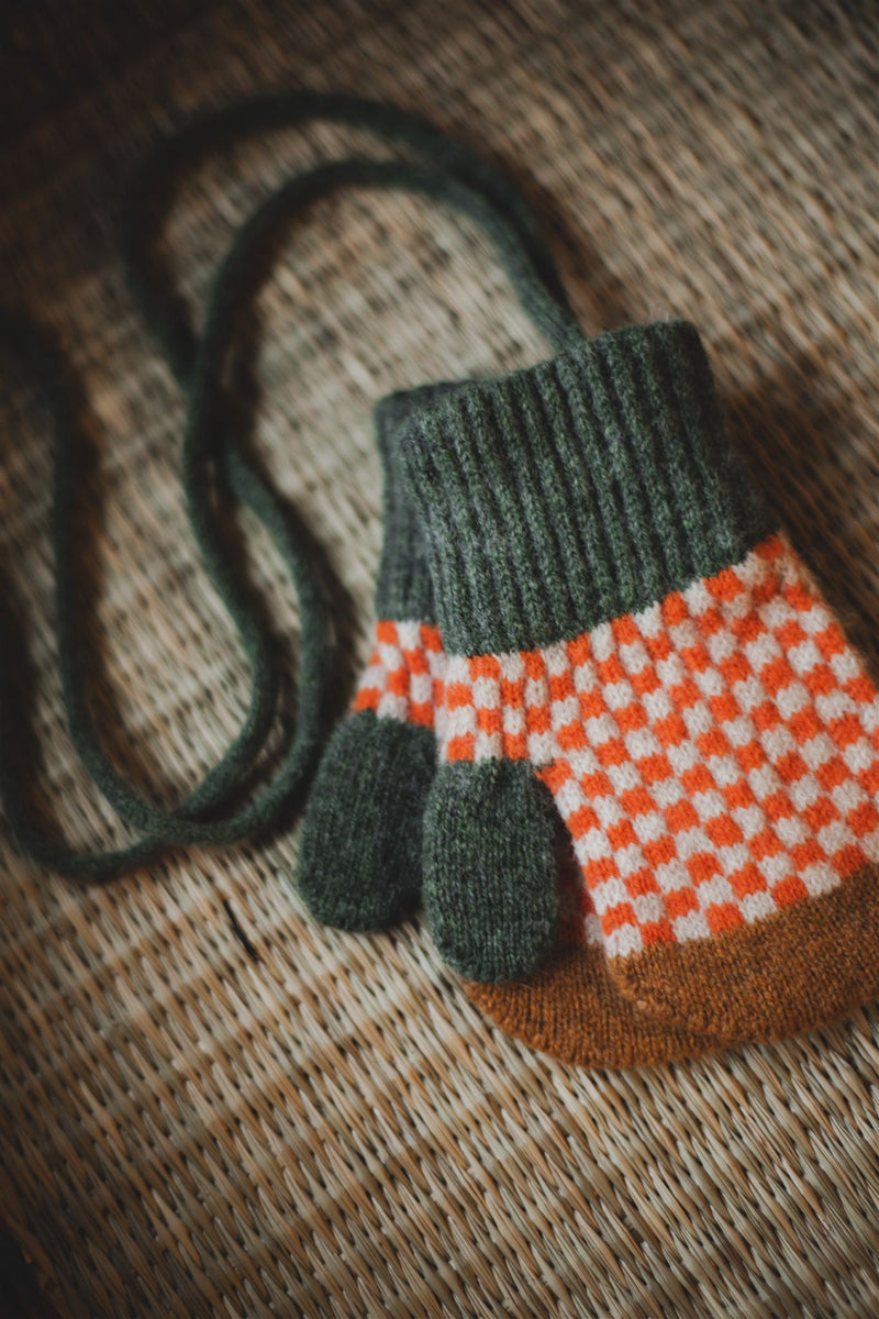 Kids Mittens Check – Orange Kids Catherine Tough
