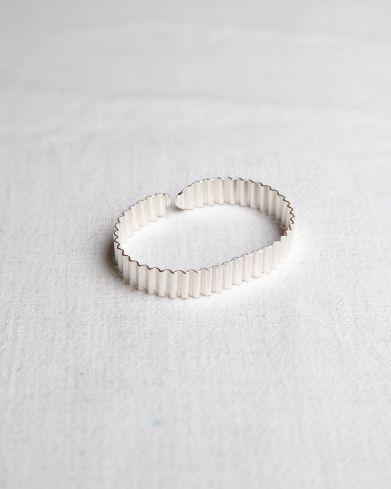 Classic Ondulée Bangle - Silver Jewellery Olivia Taylor   